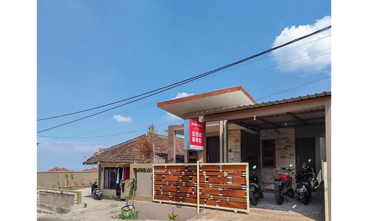 RedDoorz near BNS Batu Hotel Tlekung Exterior foto