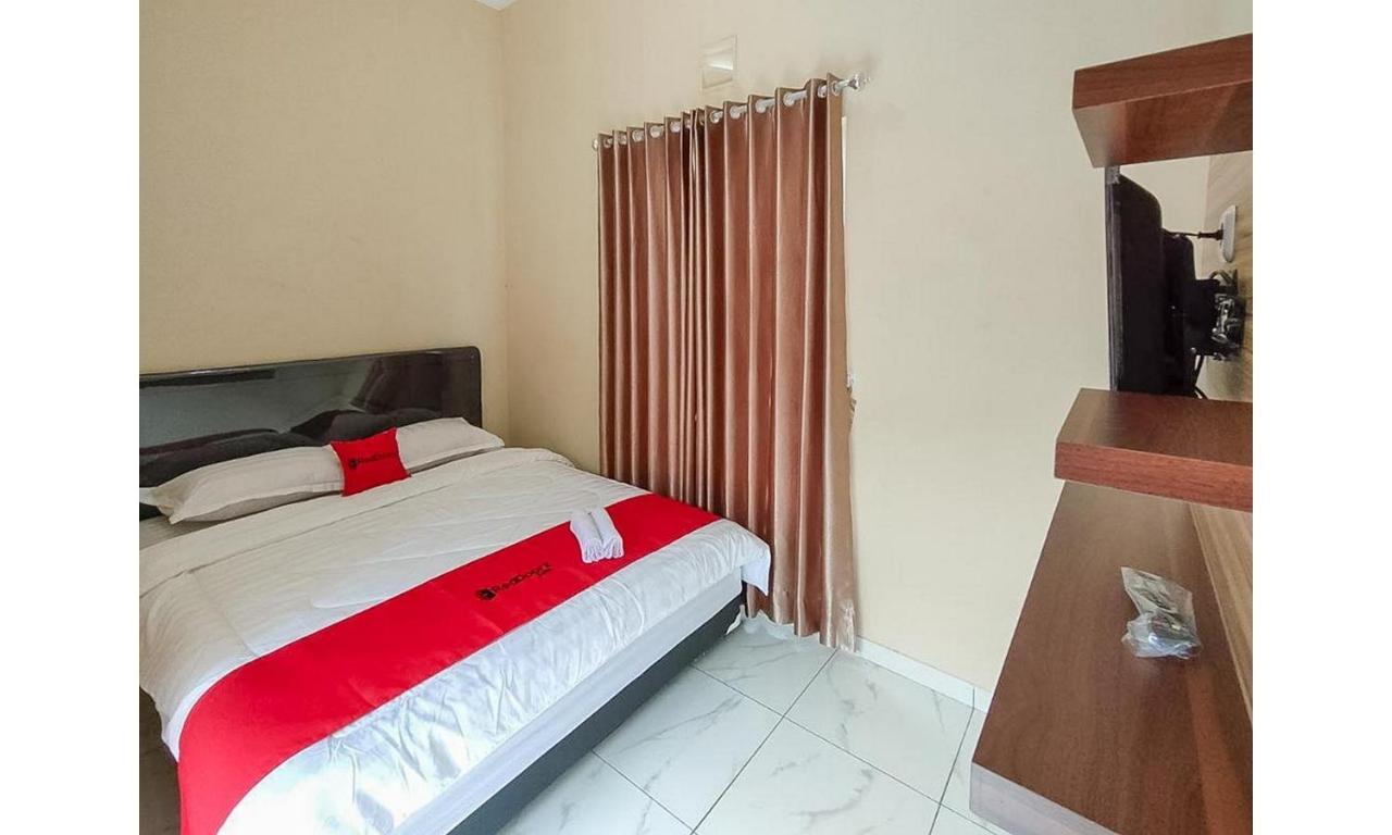 RedDoorz near BNS Batu Hotel Tlekung Exterior foto